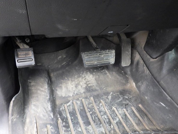 2017-chevrolet-2500-image-27