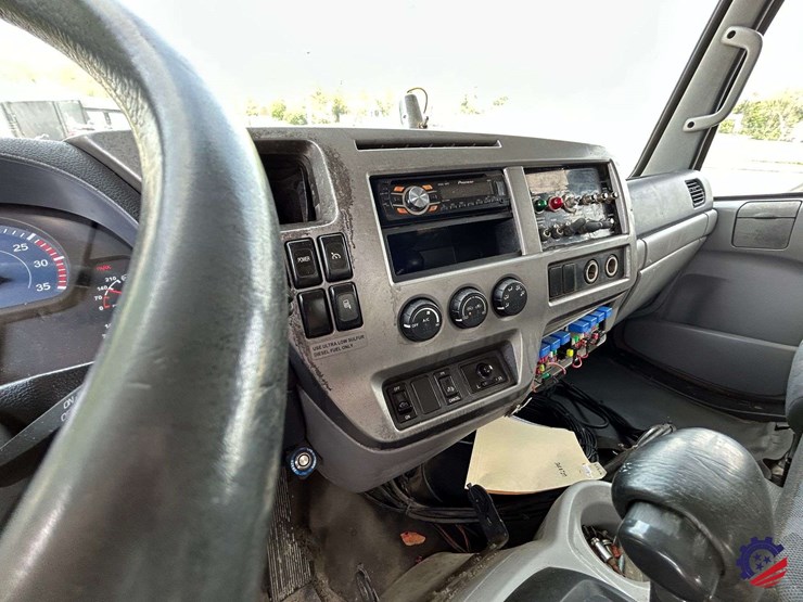 2013-ud-ud3300-s/a-garbage-truck-image-79