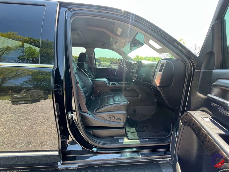 2015-gmc-3500-image-57