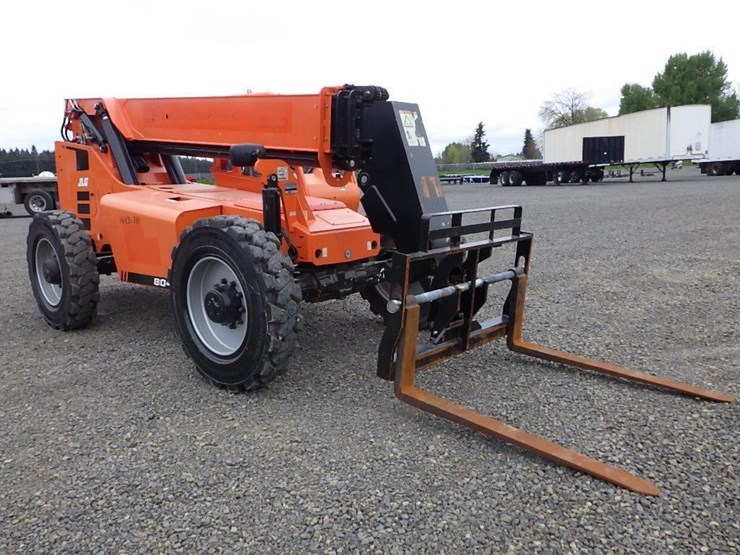 2018-jlg-8042-image-3