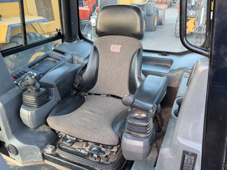 caterpillar-d5k2-lgp-image-14