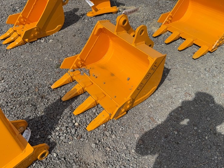 caterpillar-303-image-2