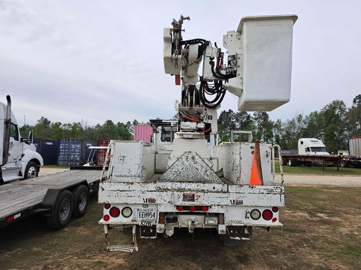 2001-freightliner-fl70-image-3