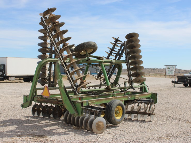 john-deere-235-image-3