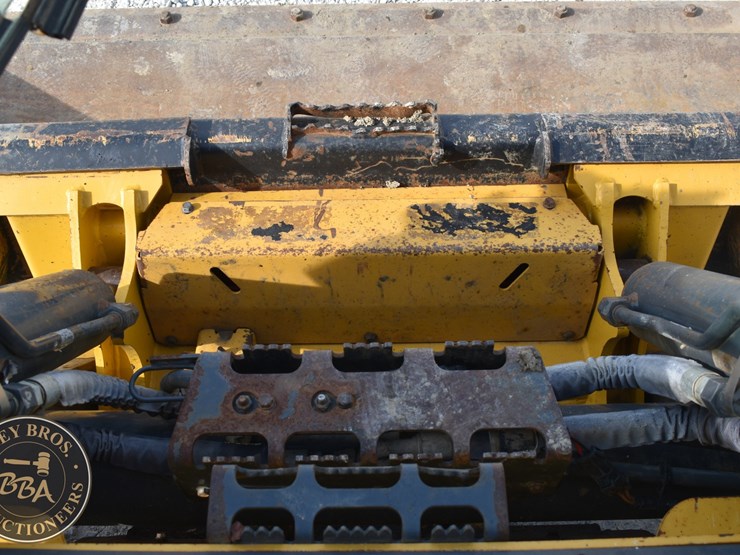 2021-deere-333g-image-45