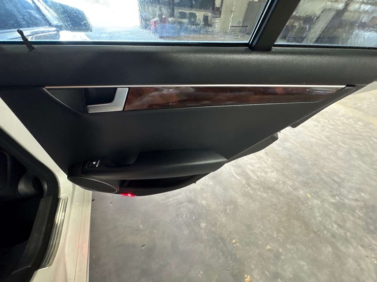 2013-mercedes-benz-c250-4-door-sedan-(123,035-miles)-image-18