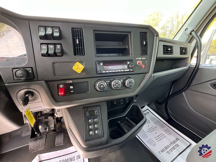 2025-kenworth-t380-image-120