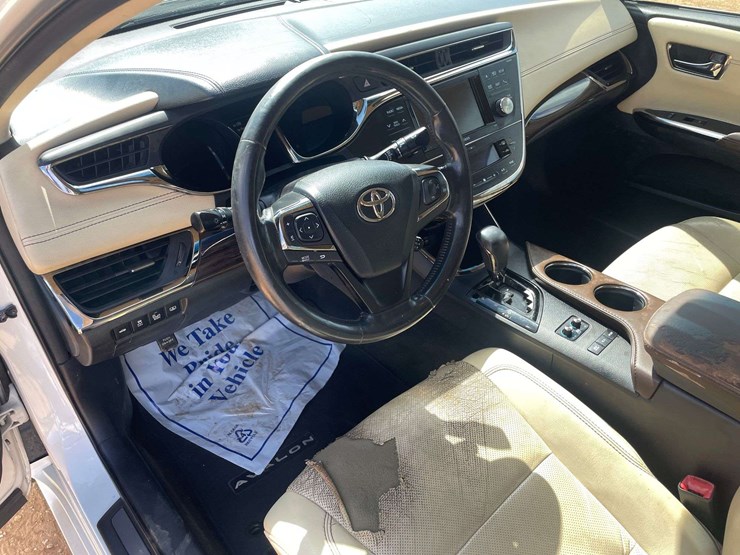 2013-toyota-avalon-hybrid-limited-4-door-sedan-(399,665-miles)-image-11