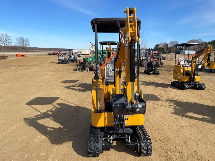 #1036-•-new-ats-rt15r-mini-excavator-image-2