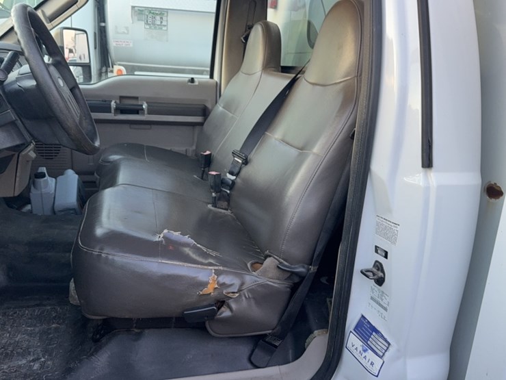 2010-ford-f550-image-18