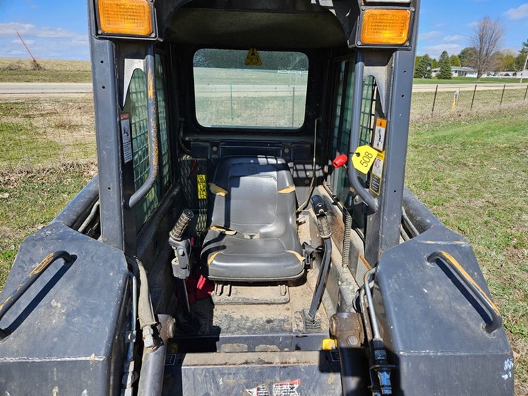 new-holland-ls140-image-16