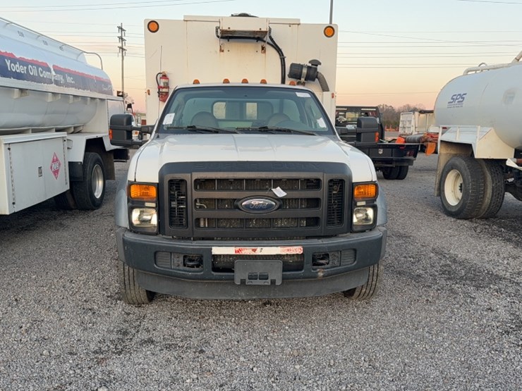 2010-ford-f550-image-2