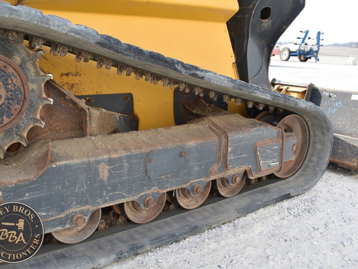 2021-deere-333g-image-33