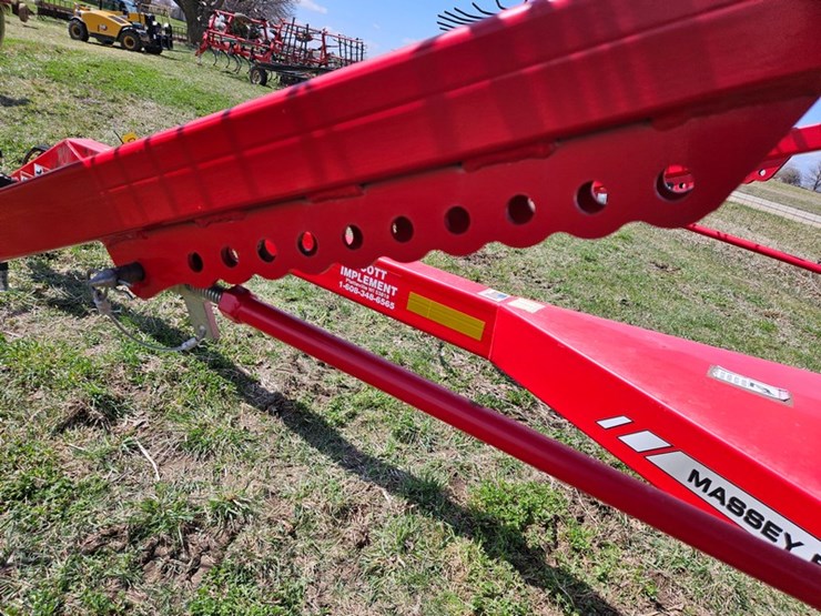 massey-ferguson-12-image-31