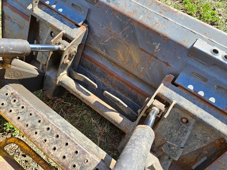 new-holland-ls140-image-28