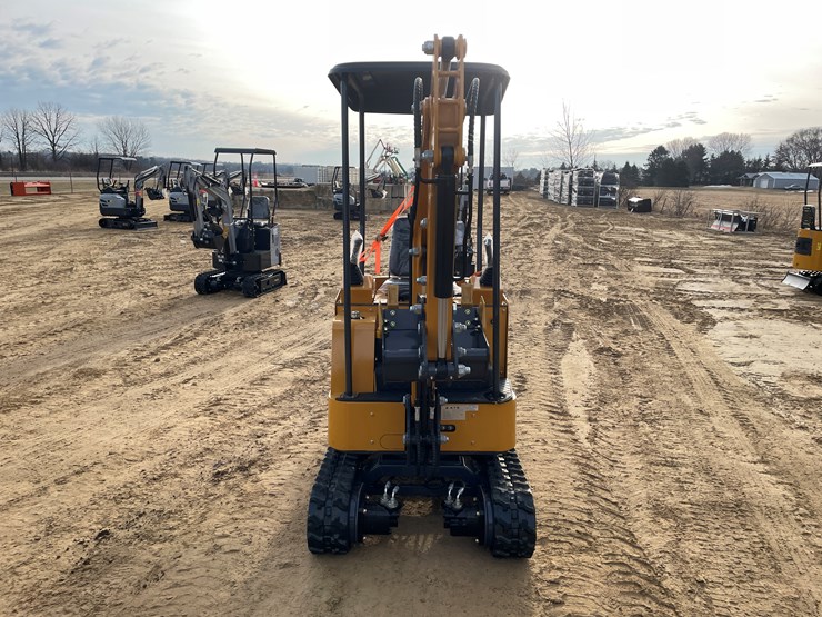 #1038-•-new-ats-rt15r-mini-excavator-image-2