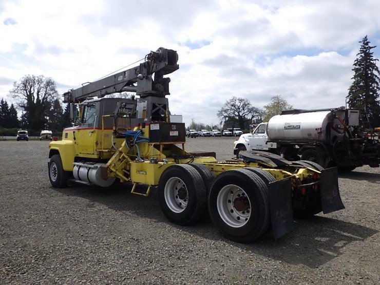 1984-ford-9000-image-7