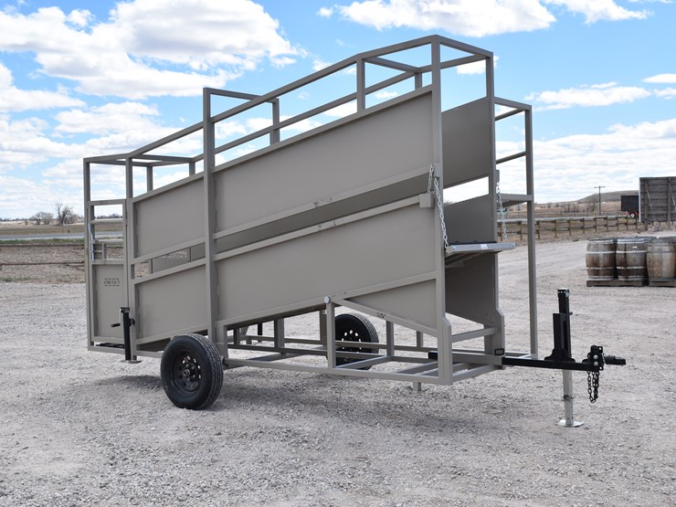 #1084-•-new-circle-t-portable-loading-chute-with-catwalk-image-8