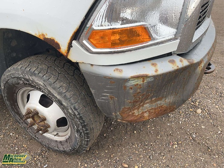 2011-dodge-3500-image-21