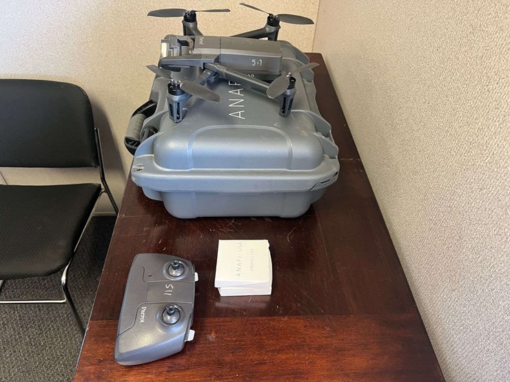 parrot-anafi-usa-foldable-drone-with-4k/thermal-camera-image-2