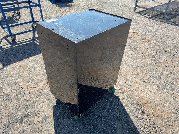 snap-on-rolling-tool-chest-image-2