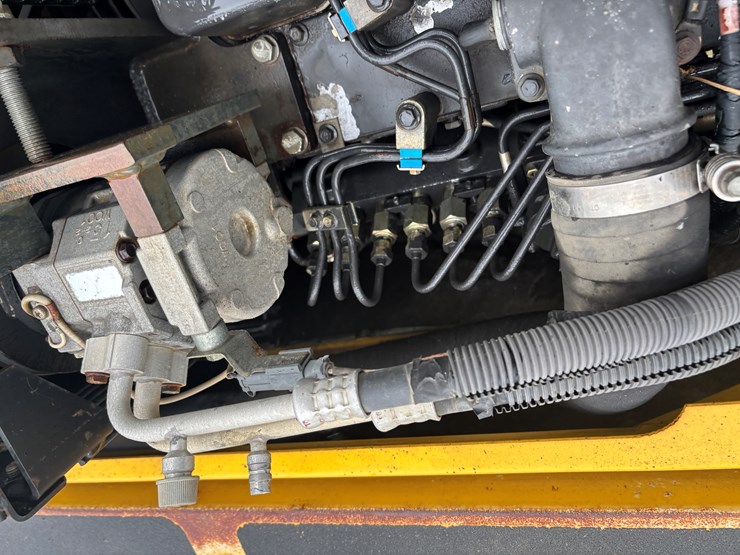 2001-komatsu-pc200-lc-image-31