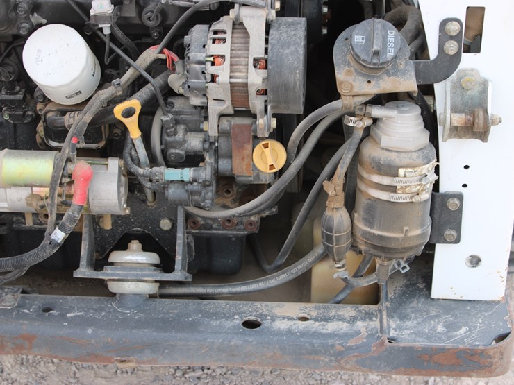 2017-bobcat-s590-image-31