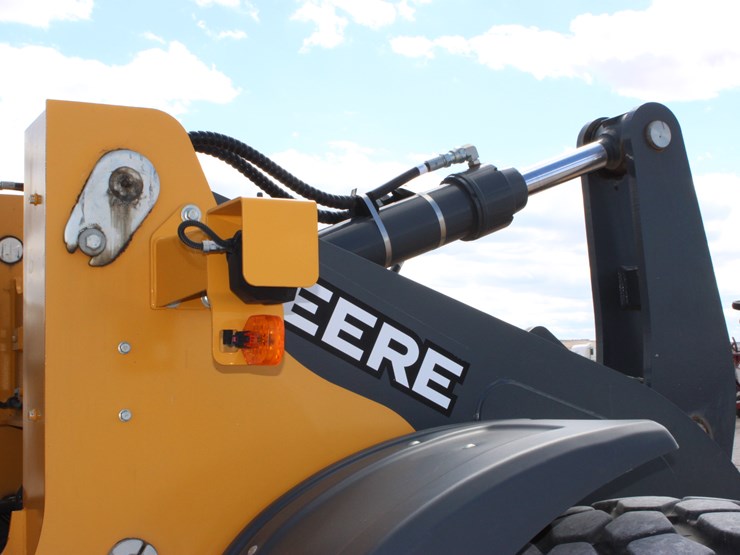 2021-deere-524p-image-87