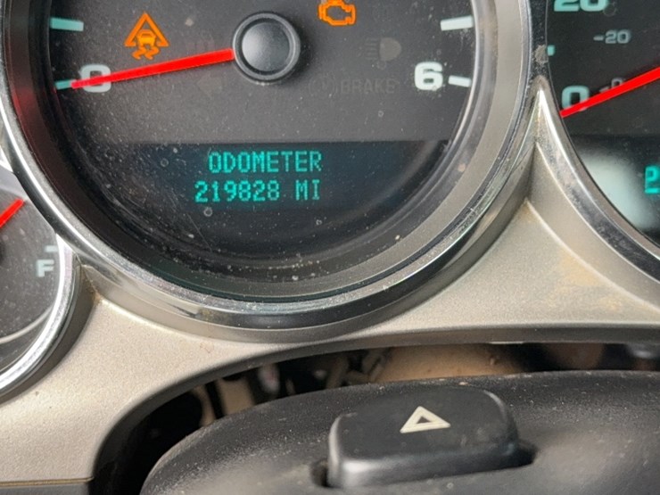 2011-chevrolet-2500-image-24