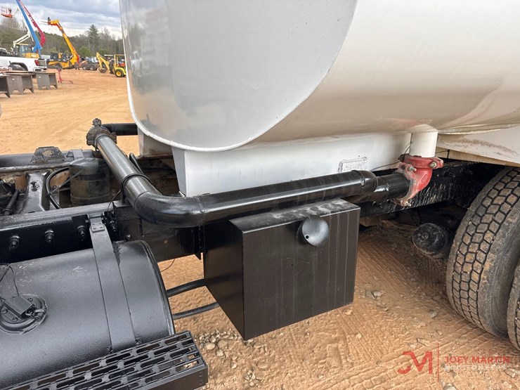 2001-mack-ch613-image-10