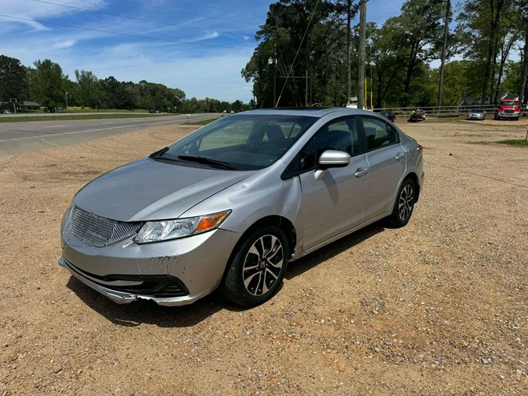 2015-honda-civic-4-door-sedan-(249,847-miles)-image-1
