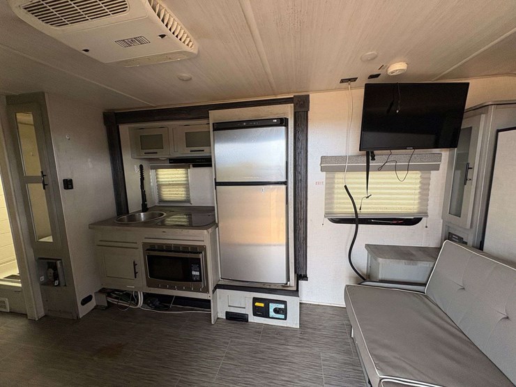 2022-forest-river-ibex-travel-trailer-w/-solar-power-system-image-20