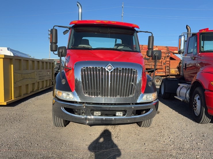 2004-international-8600-image-2