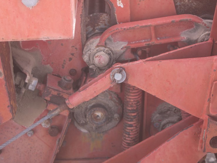 international-830-image-24