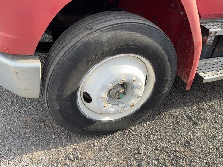 1998-freightliner-fl70-image-15