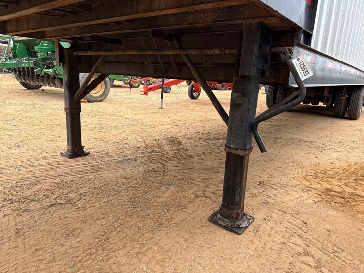 2016-neville-trailer-image-21