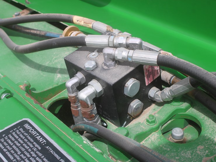 john-deere-560m-image-44