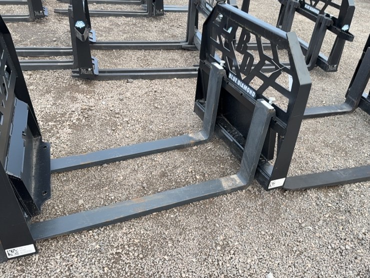 #2032-•-blue-diamond-48"-dingo-pallet-forks-image-1
