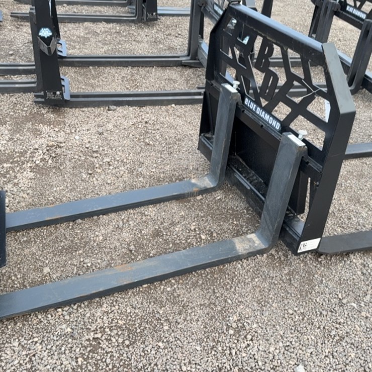 #2032 • BLUE DIAMOND 48" DINGO PALLET FORKS