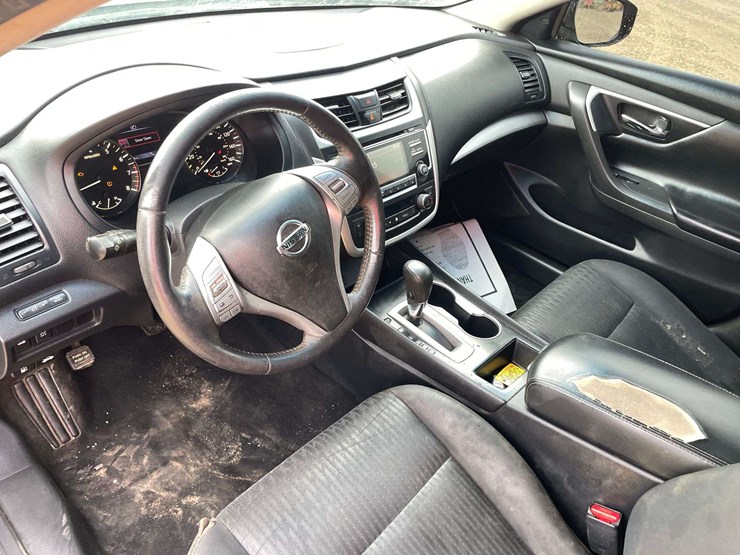 2017-nissan-altima-4-door-sedan-(213,376-miles)-image-11