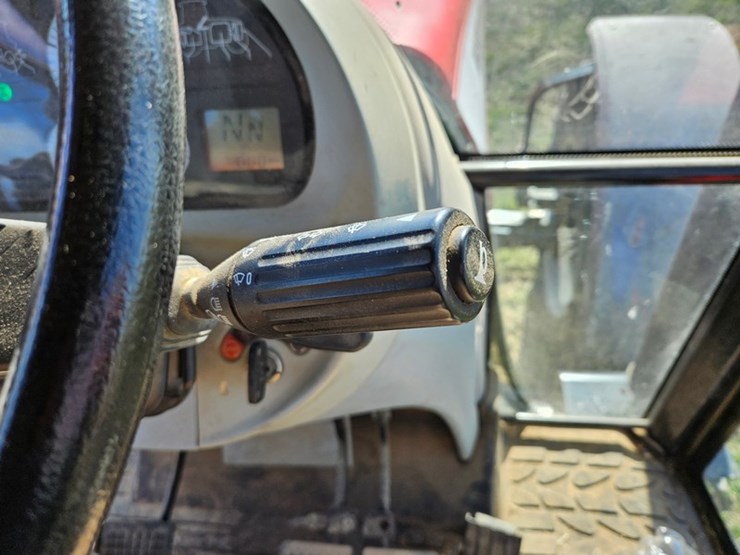 massey-ferguson-6480-image-41