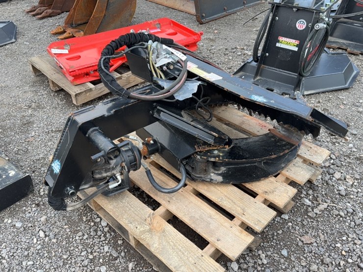 #2011-•-blue-diamond-skid-steer-rotating-grapple-image-2