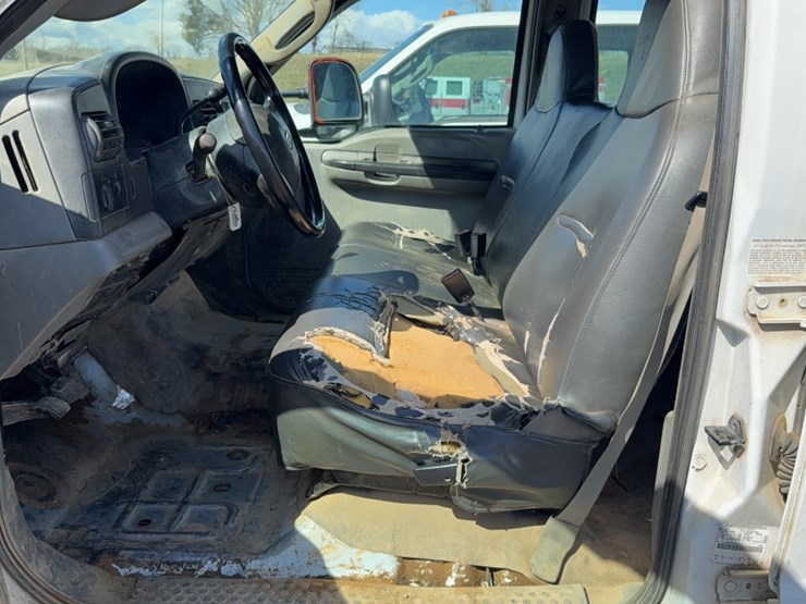 2006-ford-f450-image-19