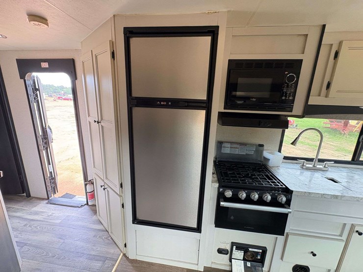 2022-open-range-by-highland-ridge-travel-trailer-image-21