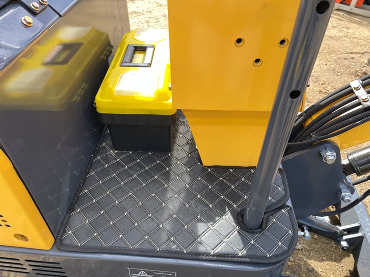 #900-•-landhonor-mini-excavator-image-24