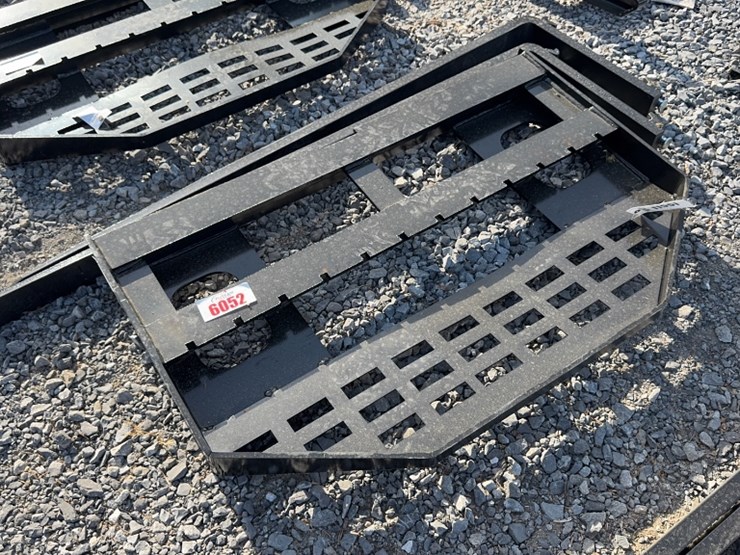 #6052-•-future-48"-skid-steer-pallet-forks-image-1