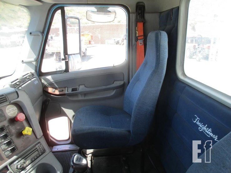 2009-freightliner-columbia-120-image-9