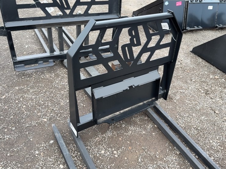 #2020-•-blue-diamond-42"-dingo-pallet-forks-image-2