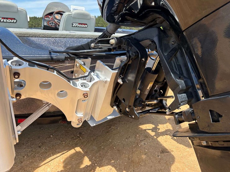 2005-triton-tr-196-w/-tandem-axle-boat-trailer-image-26