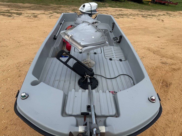 basstender-11.3-mini-bass-boat-image-12